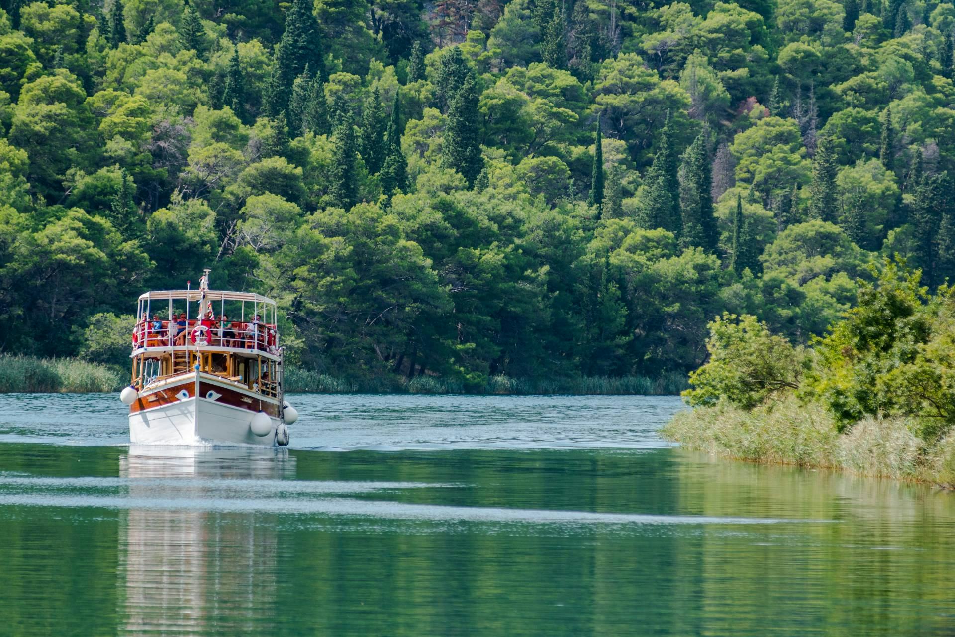 After a short ride from Split (around 75min), Skradin is our point of entrance to Krka. Relax while your guide gets the tickets without waiting in line. From there we will take a 25 min boat ride with a spectacular view!